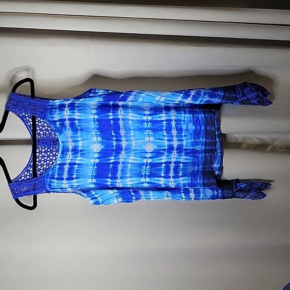 Dress Barn Woman Tank Top Sleeveless Blue and White Tye Dye Open Lace Detail